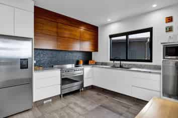 24 Washer Road, Omata