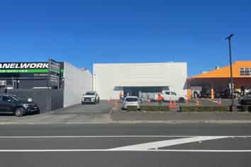 ROAD FRONT BULK RETAIL OPPORTUNITY
