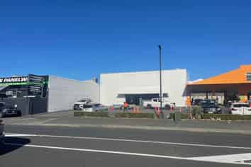 ROAD FRONT BULK RETAIL OPPORTUNITY
