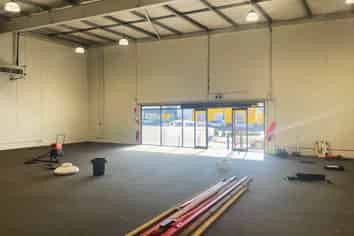 ROAD FRONT BULK RETAIL OPPORTUNITY
