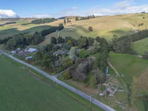 659 Limestone Valley Road, Cave