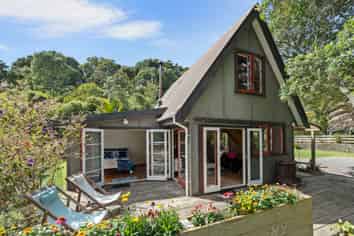 33d Landing Road, Titirangi