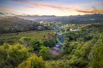 33d Landing Road, Titirangi