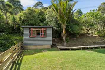 33d Landing Road, Titirangi