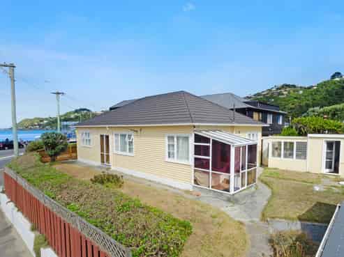 230 Onepu Road, Lyall Bay