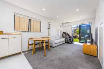 4/10 Willcott Street, Mount Albert