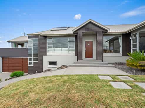 23 Great West Road, Westbrook