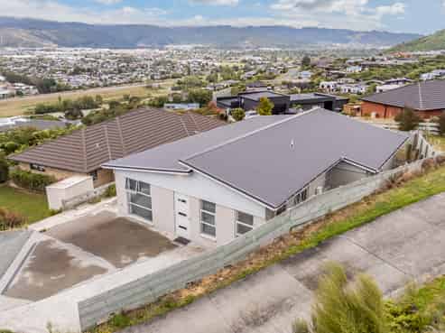 31 Percy Kinsman Crescent, Riverstone Terraces