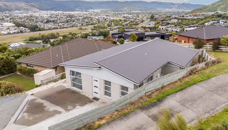 31 Percy Kinsman Crescent, Riverstone Terraces