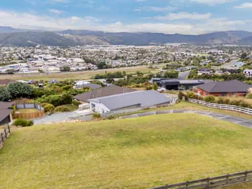 31 Percy Kinsman Crescent, Riverstone Terraces