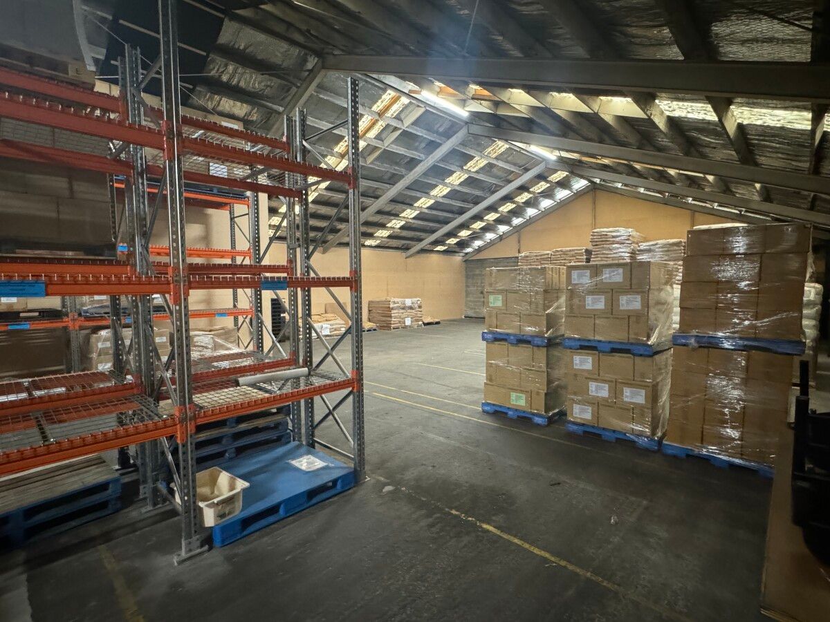 Affordable 471sq m Warehouse with Yard - Több