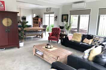 60 Beach Road, Castor Bay