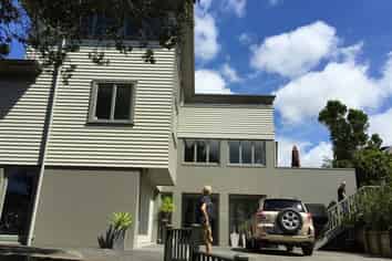 60 Beach Road, Castor Bay
