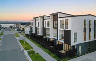 8/10 Scott Road, Hobsonville