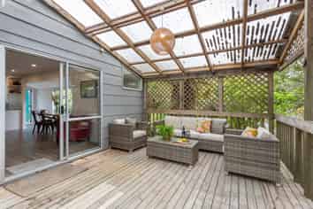 639 Huia Road, Parau