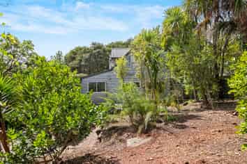 639 Huia Road, Parau