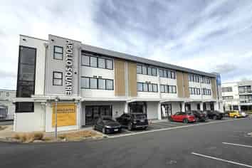 NEW FITOUT TWO-LEVEL RETAIL/SHOWROOM UNIT
