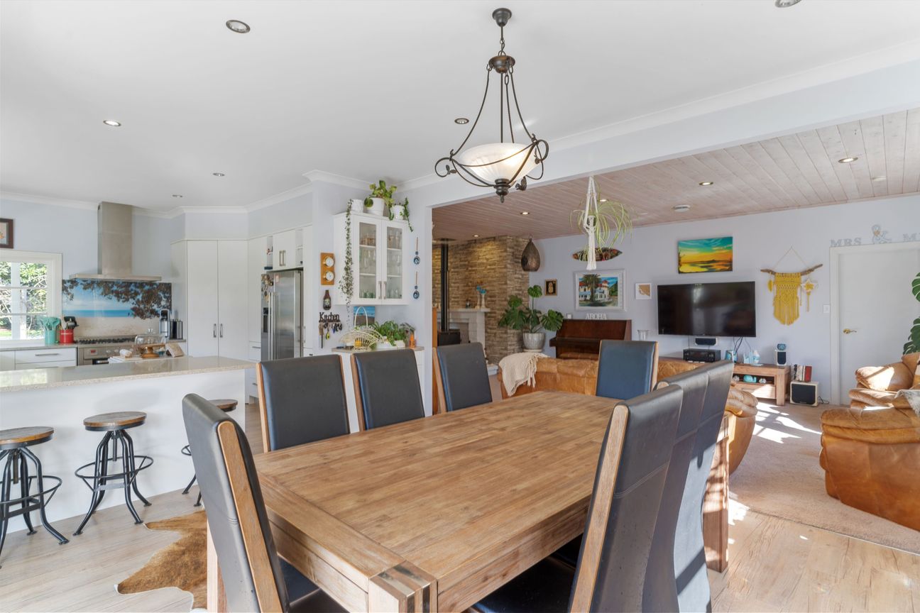 Two Homes, Twice the Value - Vista 4