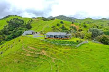 1000B Thames Coast Road, Kereta