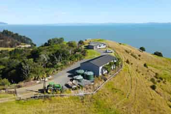 1000B Thames Coast Road, Kereta