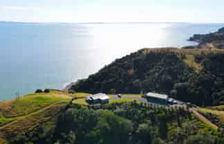 1000B Thames Coast Road, Kereta