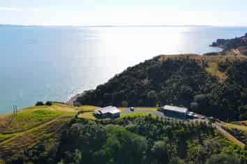 1000B Thames Coast Road, Kereta