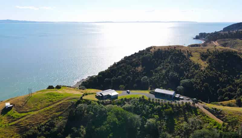 1000B Thames Coast Road, Kereta