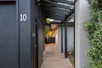10 Edgars Road, Westmere