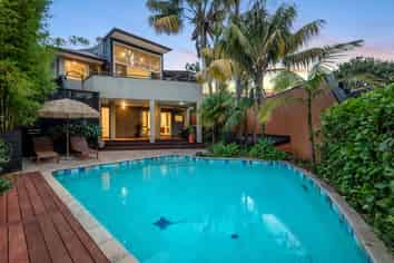 10 Edgars Road, Westmere
