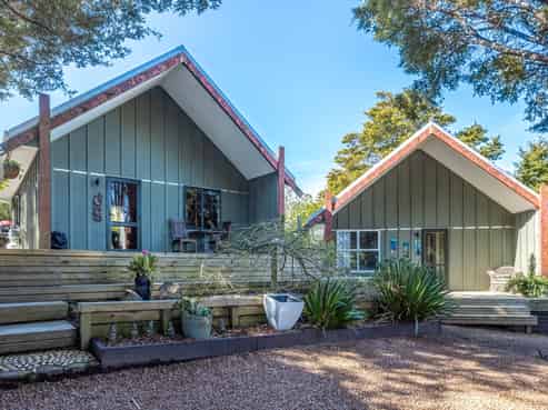 16 Te Makiri Road, Onetangi