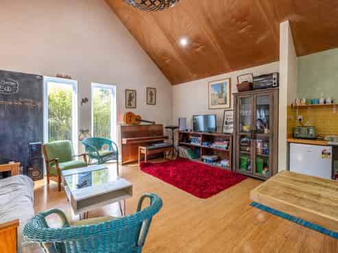 16 Te Makiri Road, Onetangi