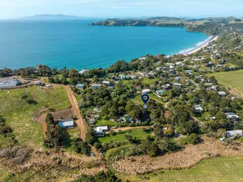 16 Te Makiri Road, Onetangi