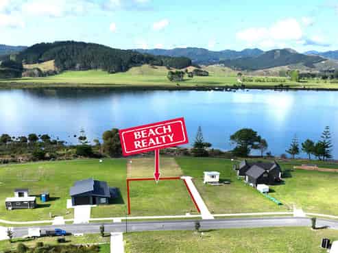 26 Taniwha Place, Matarangi