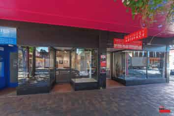 LARGE & AFFORDABLE RETAIL / OFFICE SPACE FOR LEASE