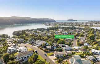 121 Bruce Wallace Place, Whangamata