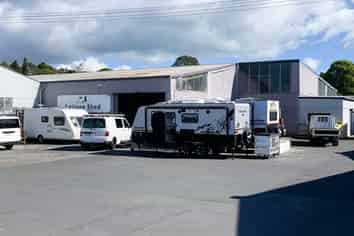 Functional 742m2 Industrial Unit with 109m2 Yard