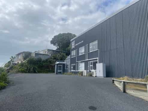 Port location warehouse