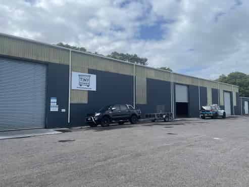 Port location warehouse