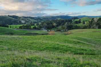 241 Golden Stairs Rd, Maungaturoto