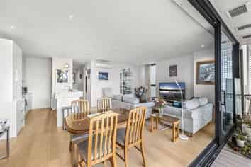 201/223A Green Lane West, Epsom