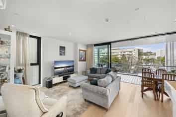 201/223A Green Lane West, Epsom