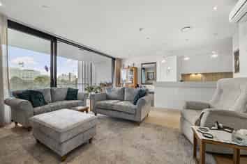 201/223A Green Lane West, Epsom