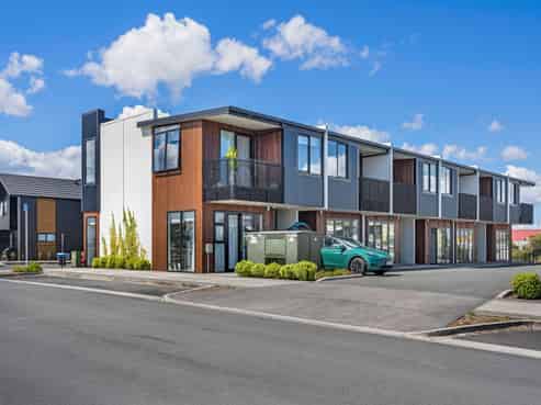 Priced to sell – new freehold work/live options