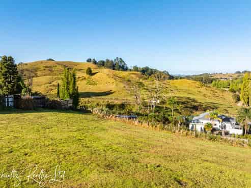 10 Skelton Crescent, Paparoa