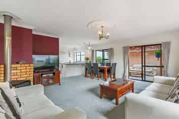 2/529 Weymouth Road, Weymouth