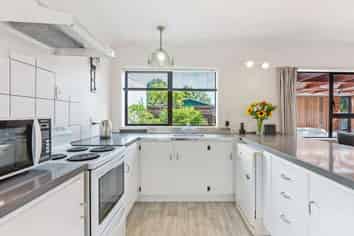 2/529 Weymouth Road, Weymouth