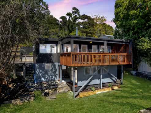 61 Hillcrest Road, Hatfields Beach