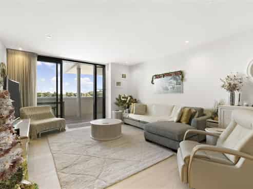 111/223A Green Lane West, Epsom