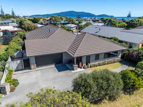 4 Barbaras Way, Waikanae Beach