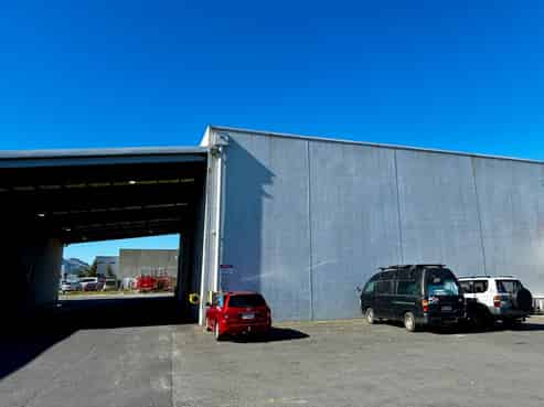Large Industrial Warehouses With Yard